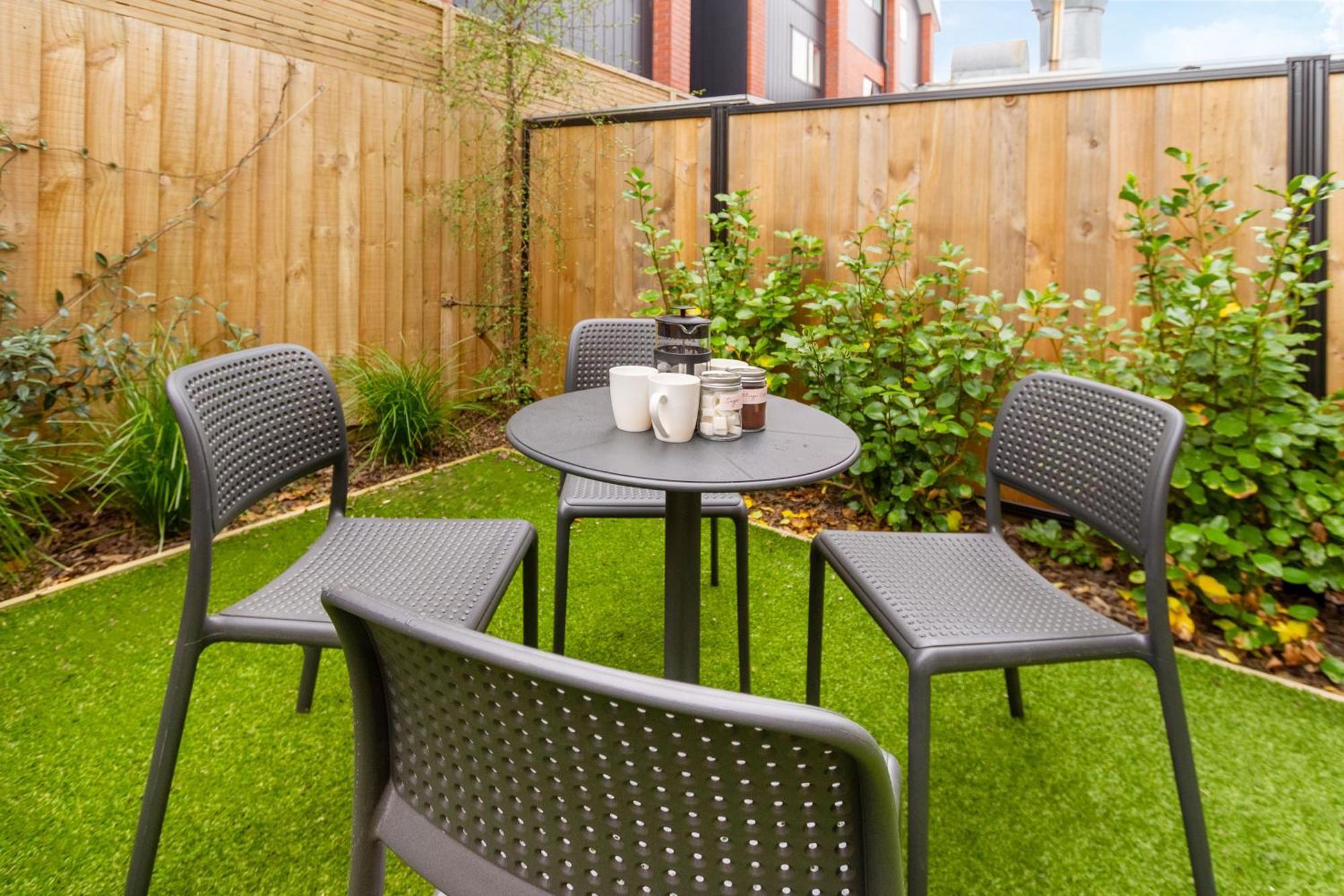 Executive On Lichfield Street - 2 Bed 2 Bath